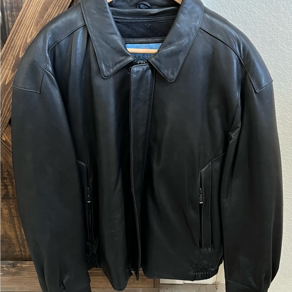 Mens XL leather jacket. Looks brand new